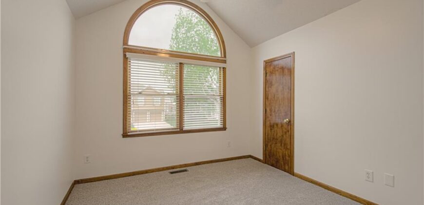 11201 N Lewis Avenue, Kansas City, MO 64157