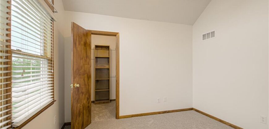 11201 N Lewis Avenue, Kansas City, MO 64157