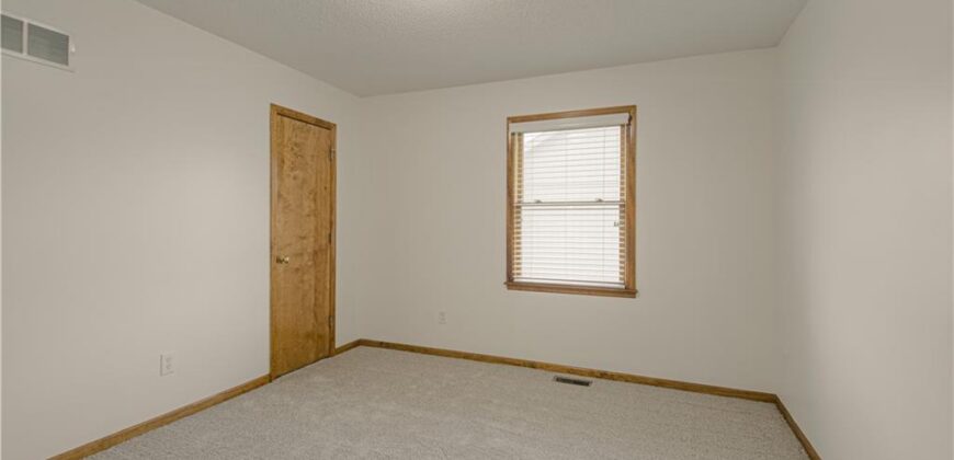 11201 N Lewis Avenue, Kansas City, MO 64157