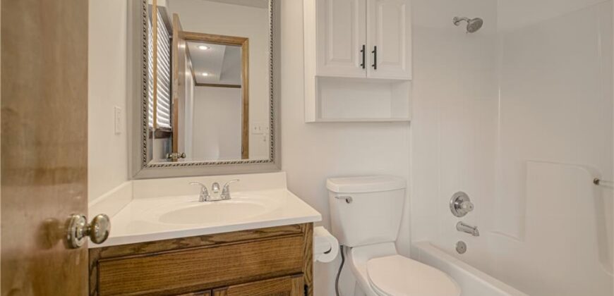 11201 N Lewis Avenue, Kansas City, MO 64157