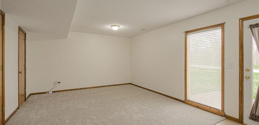 11201 N Lewis Avenue, Kansas City, MO 64157