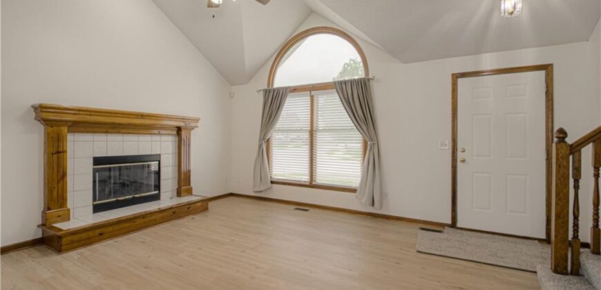 11201 N Lewis Avenue, Kansas City, MO 64157