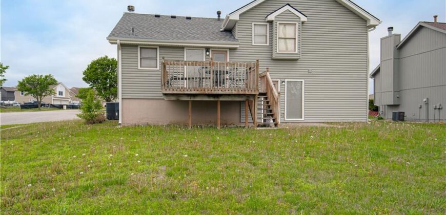 11201 N Lewis Avenue, Kansas City, MO 64157