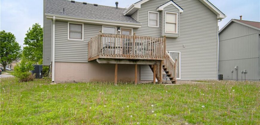 11201 N Lewis Avenue, Kansas City, MO 64157