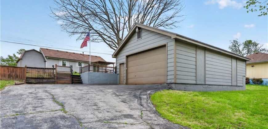 3650 N Wayne Avenue, Kansas City, MO 64116