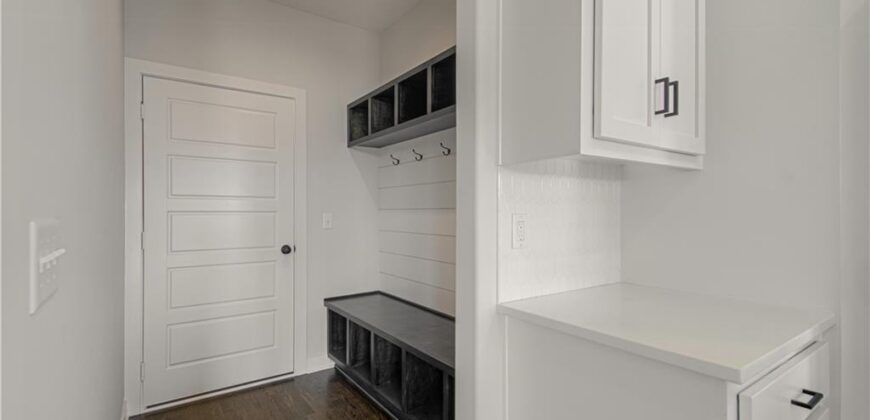 1015 Poplar Lane, Liberty, MO 64068