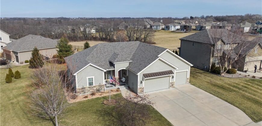 17710 Mission Ridge Drive, Smithville, MO 64089