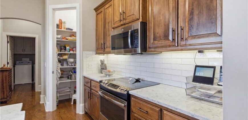 17710 Mission Ridge Drive, Smithville, MO 64089