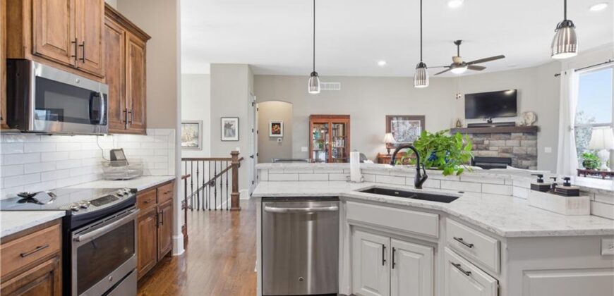 17710 Mission Ridge Drive, Smithville, MO 64089