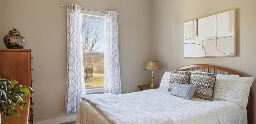 17710 Mission Ridge Drive, Smithville, MO 64089