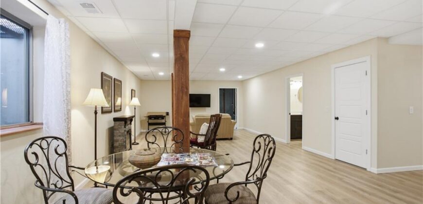 17710 Mission Ridge Drive, Smithville, MO 64089