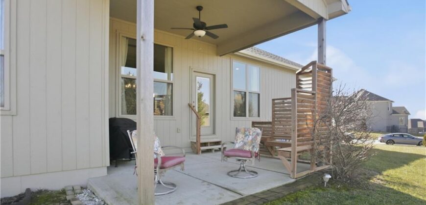 17710 Mission Ridge Drive, Smithville, MO 64089