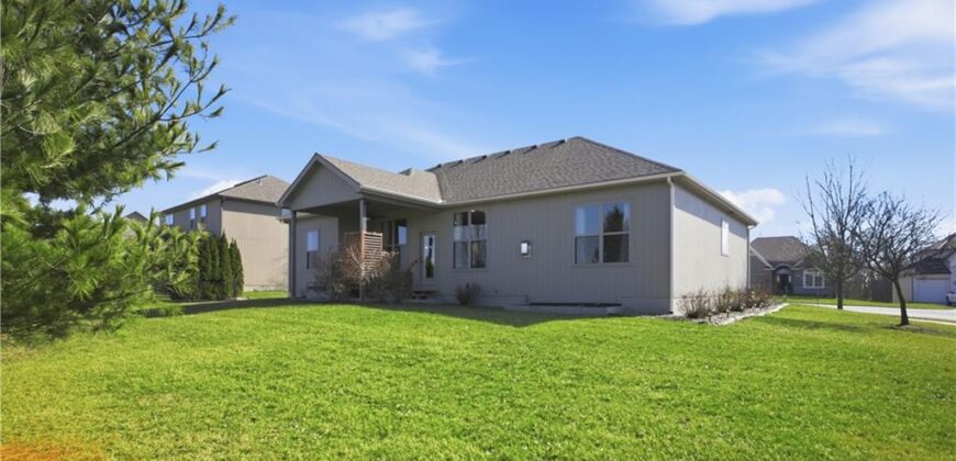 17710 Mission Ridge Drive, Smithville, MO 64089