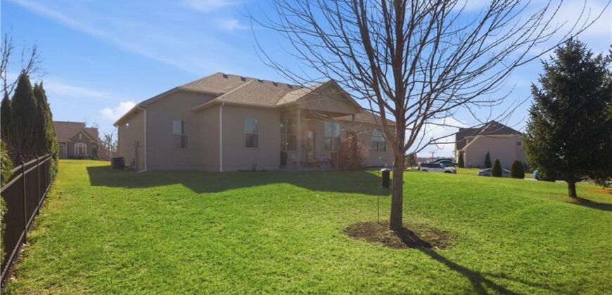 17710 Mission Ridge Drive, Smithville, MO 64089