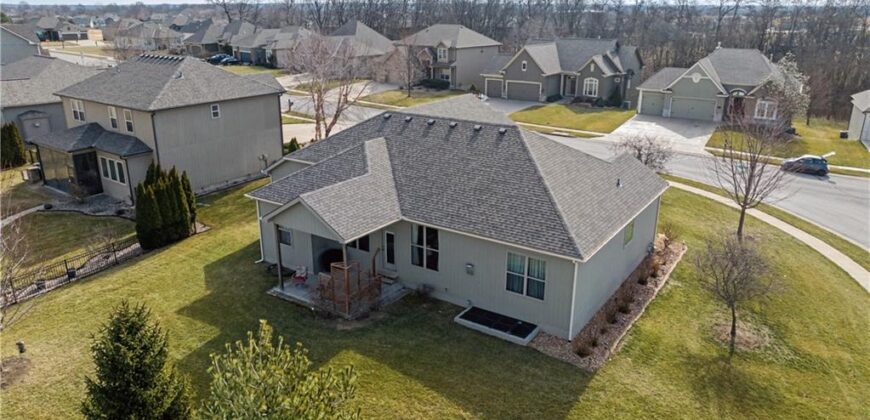17710 Mission Ridge Drive, Smithville, MO 64089