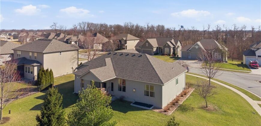 17710 Mission Ridge Drive, Smithville, MO 64089