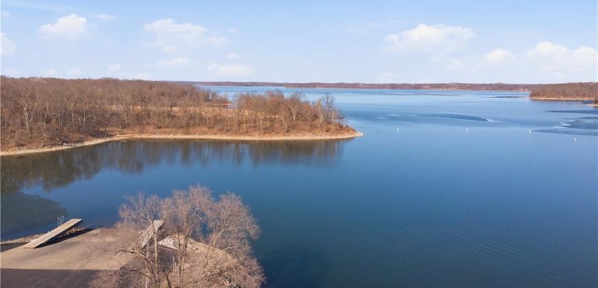17710 Mission Ridge Drive, Smithville, MO 64089