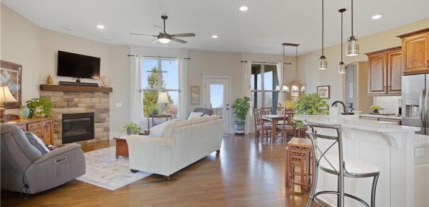 17710 Mission Ridge Drive, Smithville, MO 64089