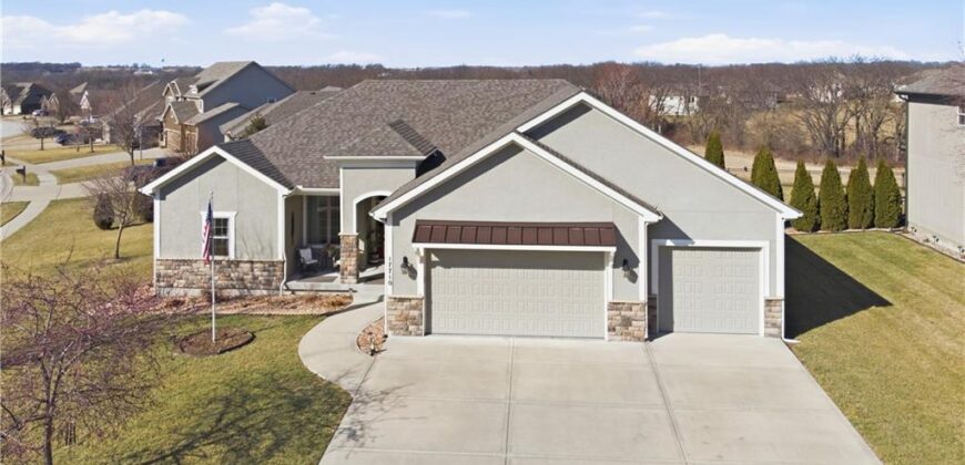 17710 Mission Ridge Drive, Smithville, MO 64089