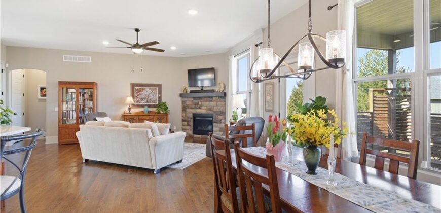 17710 Mission Ridge Drive, Smithville, MO 64089