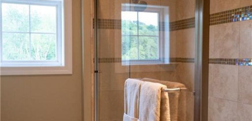 10875 Allen Way, Parkville, MO 64152