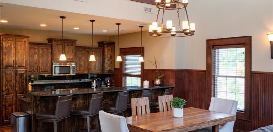 10875 Allen Way, Parkville, MO 64152