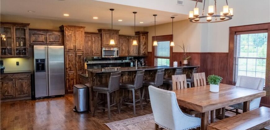 10875 Allen Way, Parkville, MO 64152