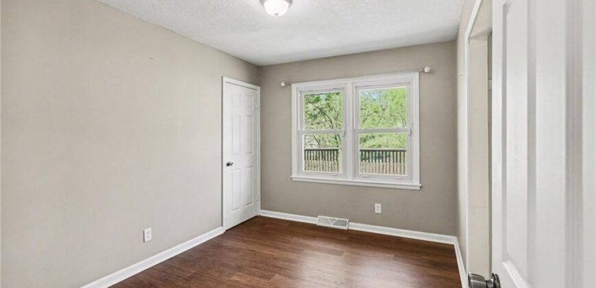 7002 N Baltimore Avenue, Gladstone, MO 64118