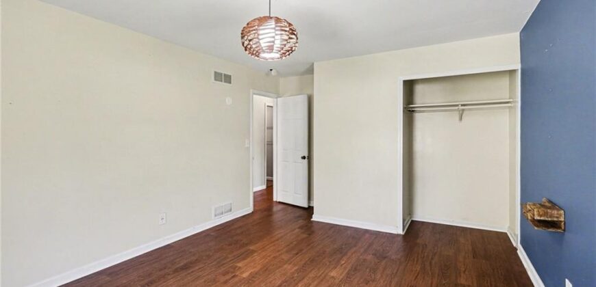 7002 N Baltimore Avenue, Gladstone, MO 64118