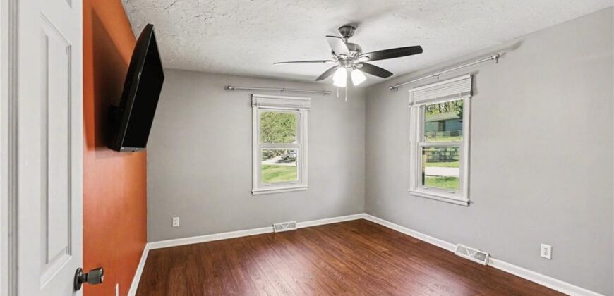 7002 N Baltimore Avenue, Gladstone, MO 64118