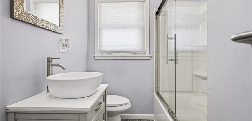 7002 N Baltimore Avenue, Gladstone, MO 64118