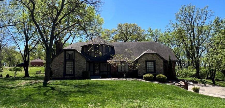 5611 NW Oak Ridge Court, Platte Woods, MO 64151