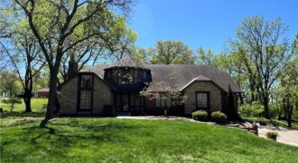5611 NW Oak Ridge Court, Platte Woods, MO 64151