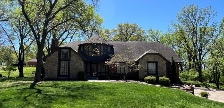 5611 NW Oak Ridge Court, Platte Woods, MO 64151