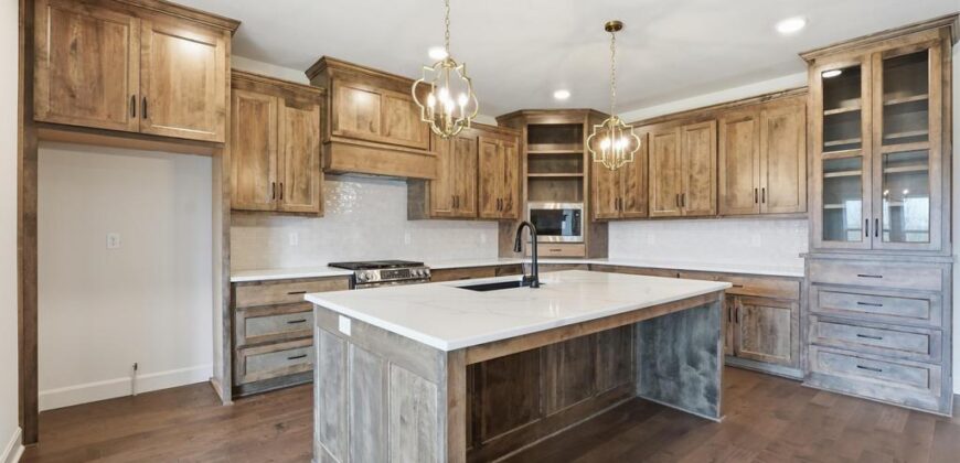10022 N Oakland Avenue, Kansas City, MO 64157