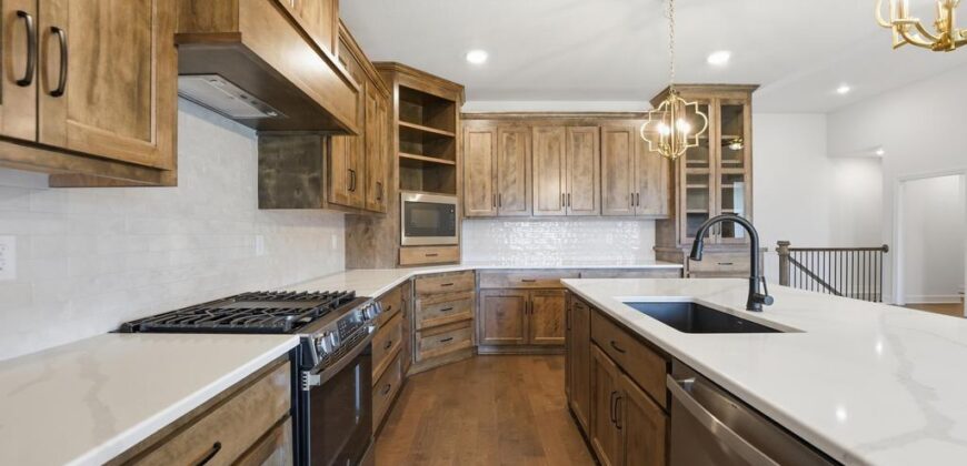 10022 N Oakland Avenue, Kansas City, MO 64157