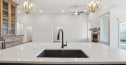 10022 N Oakland Avenue, Kansas City, MO 64157