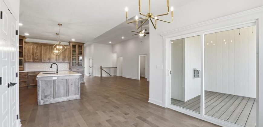 10022 N Oakland Avenue, Kansas City, MO 64157