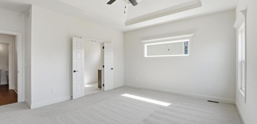 10022 N Oakland Avenue, Kansas City, MO 64157