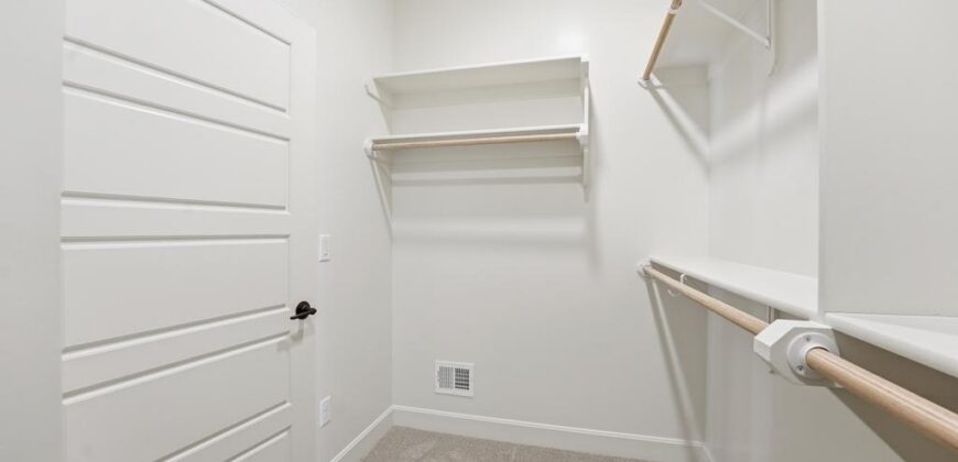 10022 N Oakland Avenue, Kansas City, MO 64157