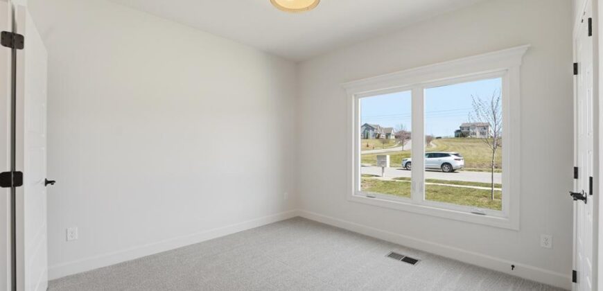 10022 N Oakland Avenue, Kansas City, MO 64157