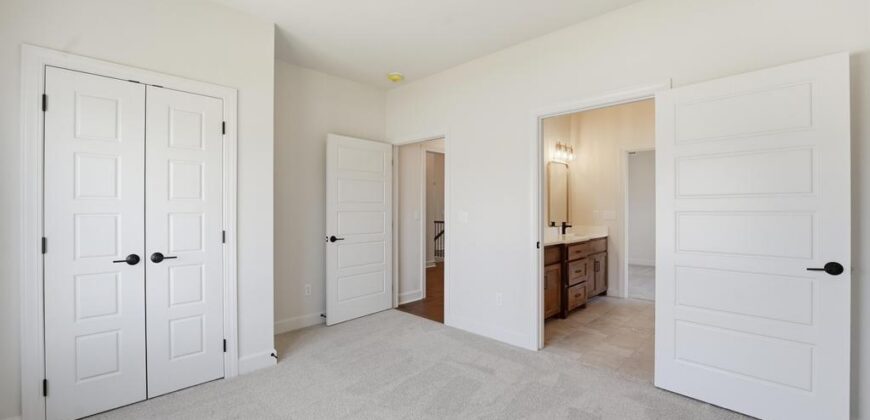 10022 N Oakland Avenue, Kansas City, MO 64157