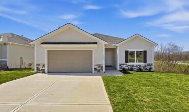 10022 N Oakland Avenue, Kansas City, MO 64157
