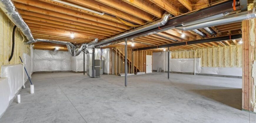 10022 N Oakland Avenue, Kansas City, MO 64157