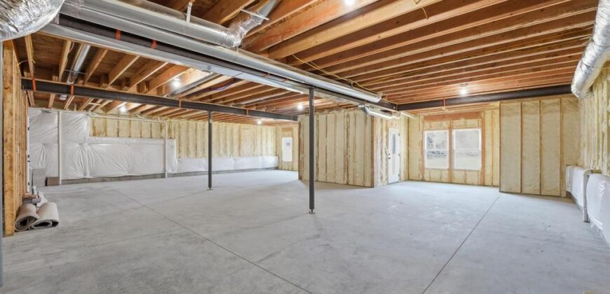 10022 N Oakland Avenue, Kansas City, MO 64157
