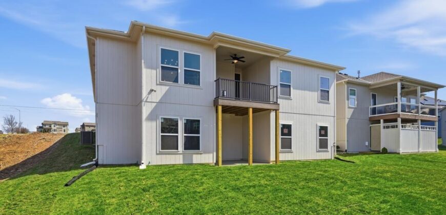 10022 N Oakland Avenue, Kansas City, MO 64157