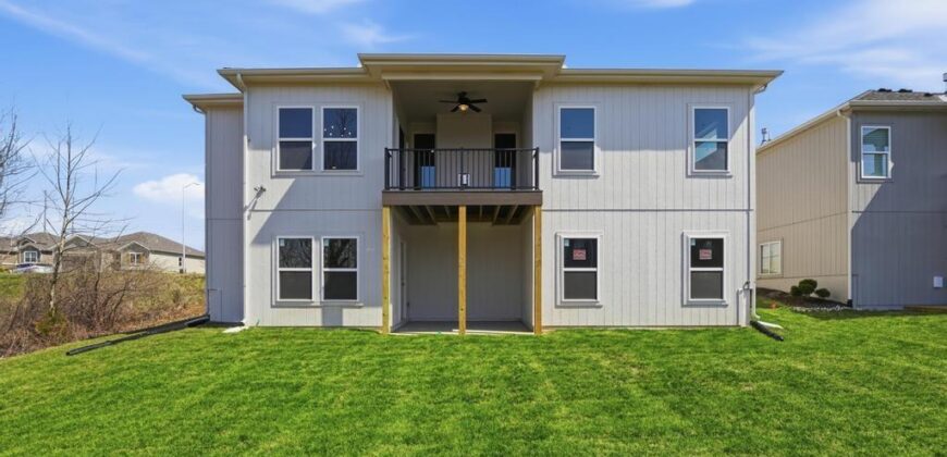 10022 N Oakland Avenue, Kansas City, MO 64157