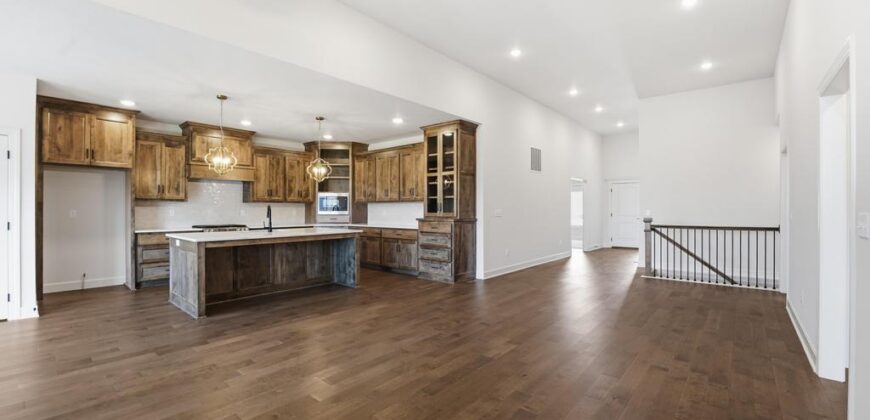 10022 N Oakland Avenue, Kansas City, MO 64157