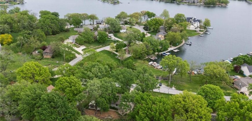 7610 NW Westside Drive, Weatherby Lake, MO 64152
