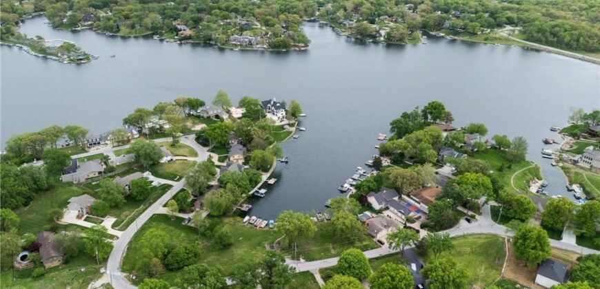 7610 NW Westside Drive, Weatherby Lake, MO 64152